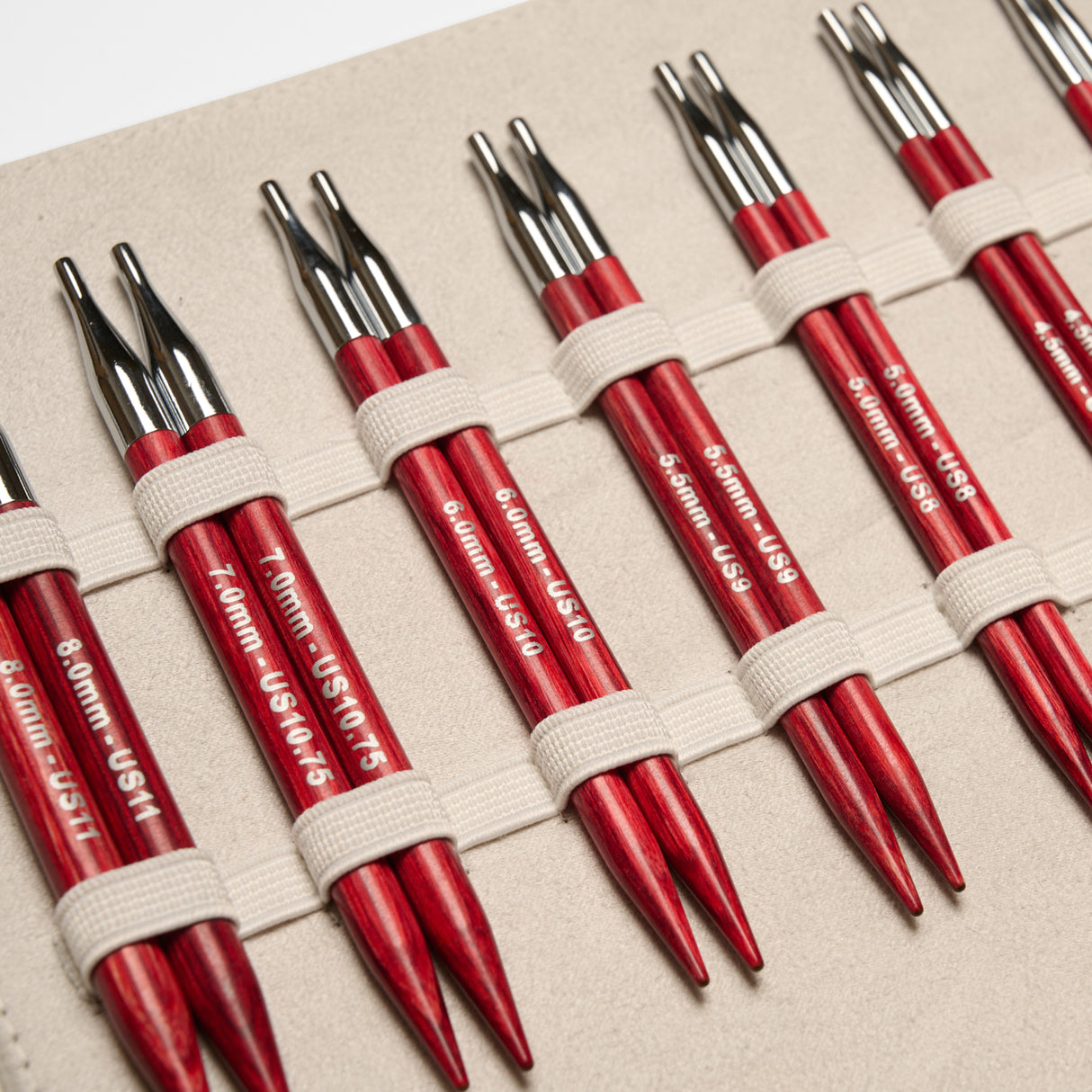 Amore Red Wooden Utbytbara Rundstickor Set 3.50-8.00mm