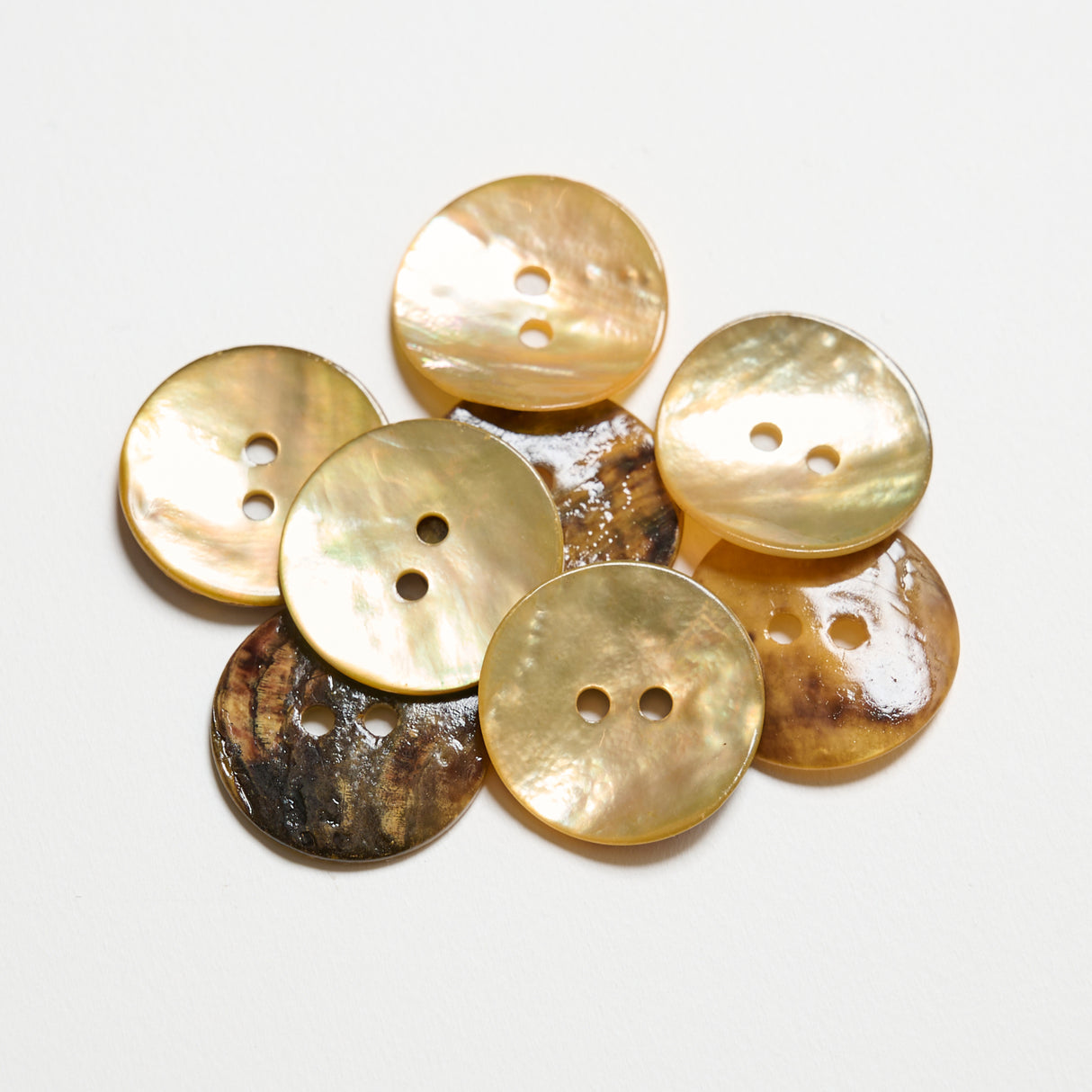 Mayflower Create Knapper - Pearl 2-håls (8st)