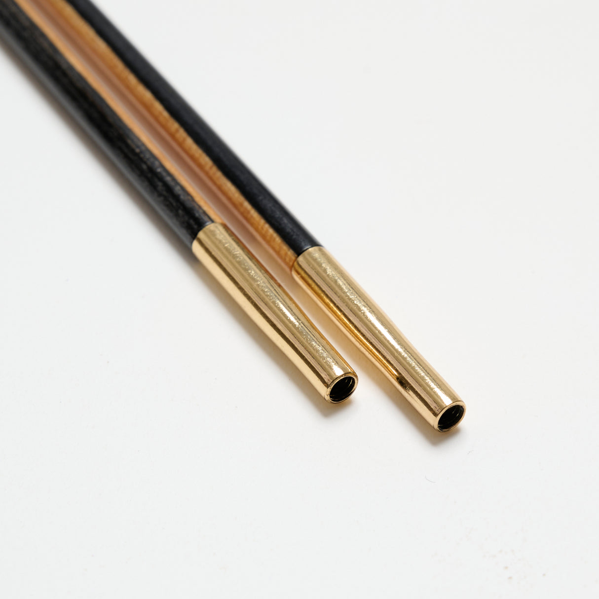 Create Black & White Utbytbara Rundstickor