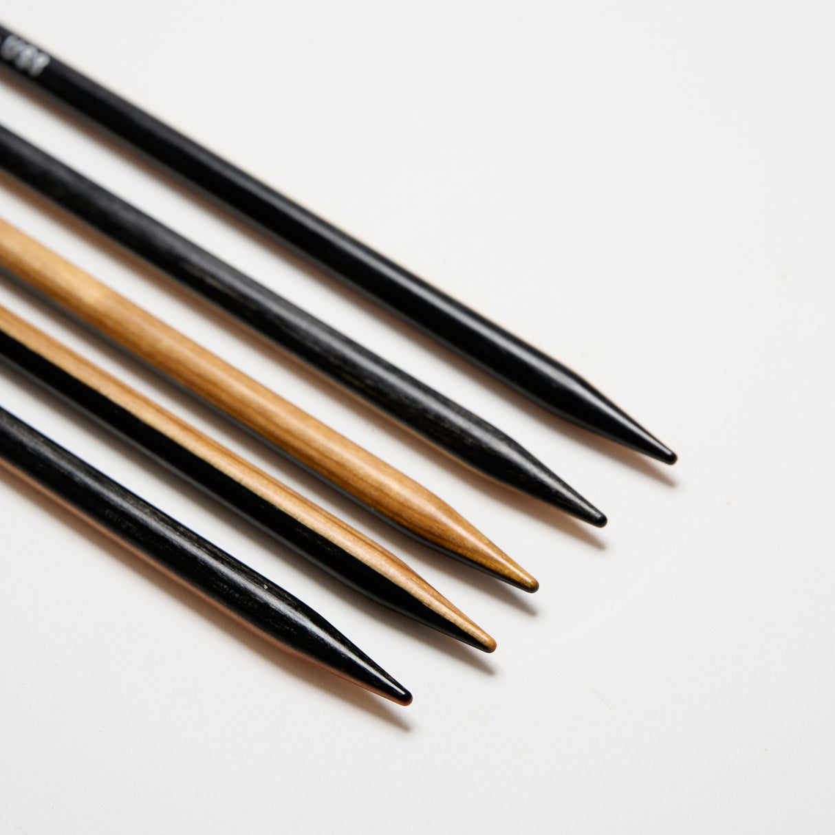 Mayflower Create Black & White Strumpstickor