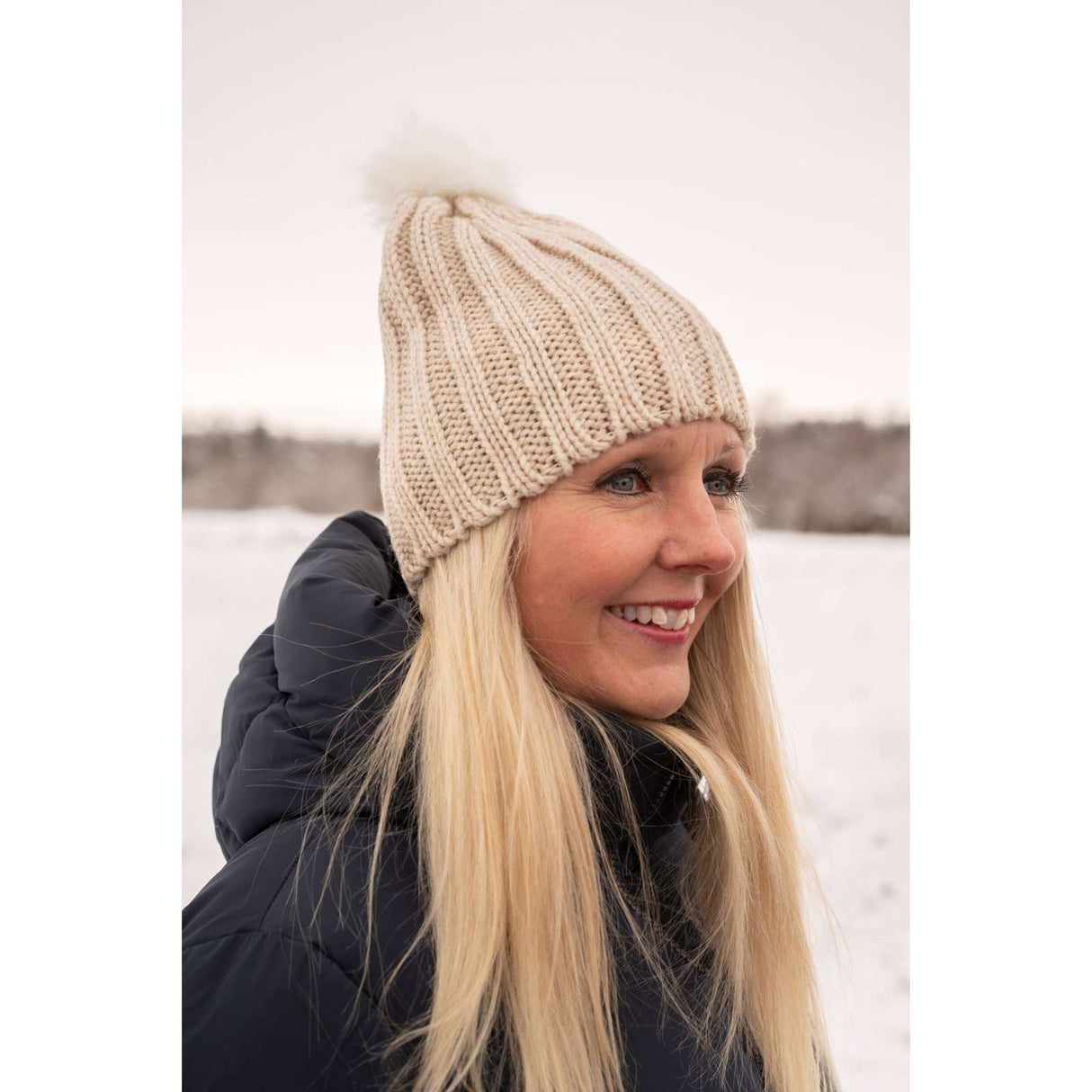 Färdigstickad Mössa