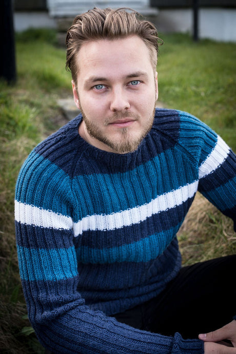 Ribbstickad Herrtröja