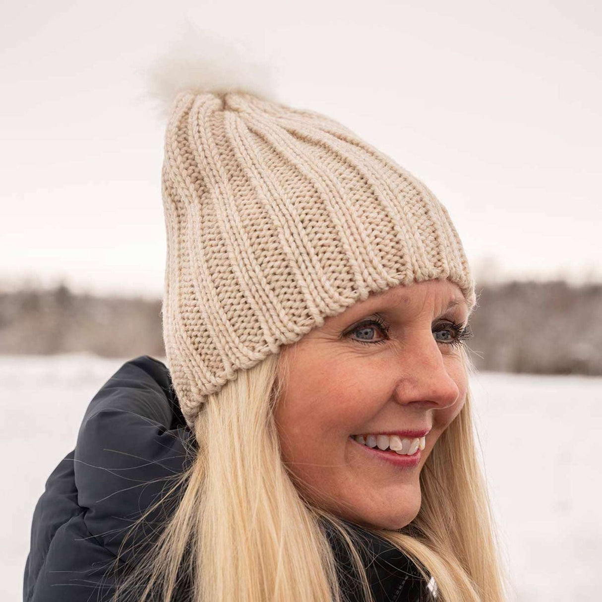 Färdigstickad Mössa